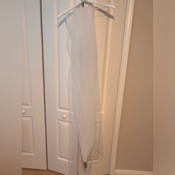 NWT Kylie Crystal & Pearl Beaded Veil Cathedral - 108 inches / White main image 7